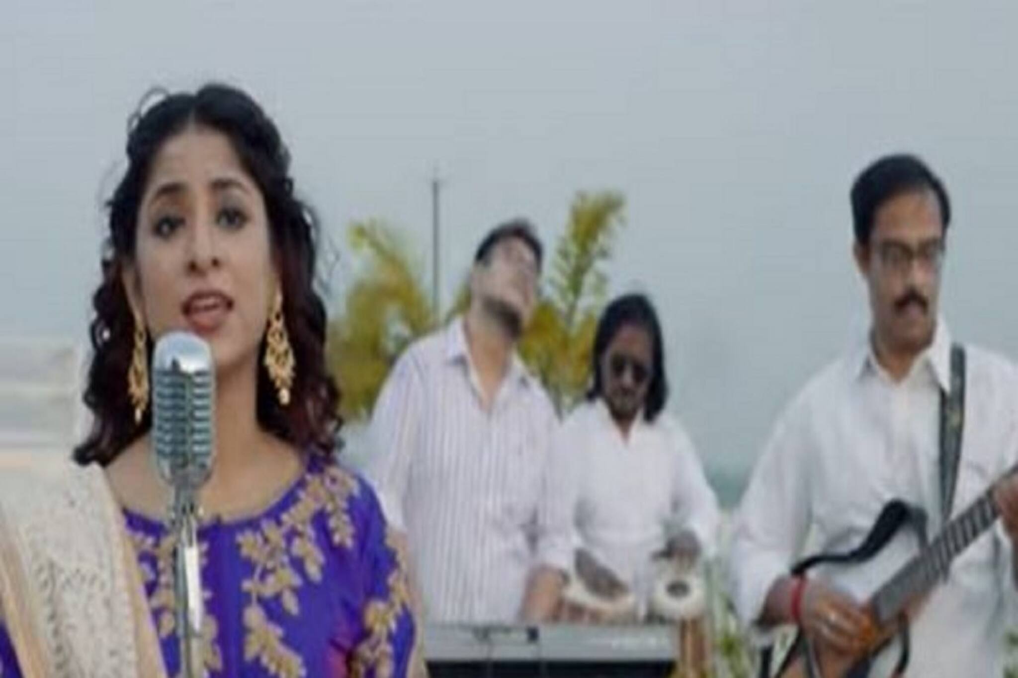 কবি প্রণাম, ভারতীয় রাগের সঙ্গে রবীন্দ্রসঙ্গীতকে মিলিয়ে দিলেন মেখ্লা, শুনুন