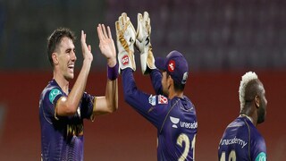 বল হাতে তিনটি উইকেট নিয়েছেন প্যাট কামিন্স