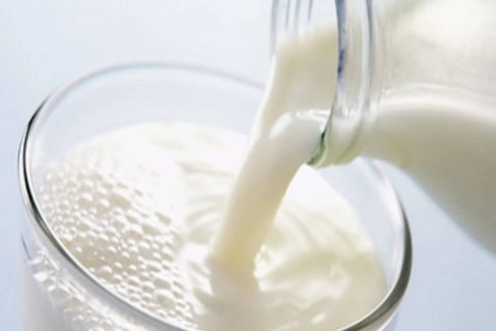 কাঁচা দুধ... ব্যস, তাতেই আপনার শরীরে যা ঘটে যাবে, চমকে উঠবেন!