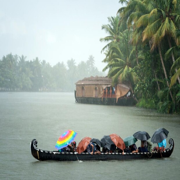 কিন্তু ২০১৯ সালে আবহাওয়া দফতর ৮ জুন বর্ষা ঢুকবে বলে জানালেও মৌসুমী বায়ু তার দুদিন আগে ৬ জুন ঢুকে পড়ে কেরলে। একইভাবে ২০২০ সালে আবহাওয়া দফতর ভবিষ্যৎবাণী করেছিল ১ জুন নির্ধারিত সময়ে বর্ষা ঢুকবে। কিন্তু বর্ষা অনেকটা দেরি করে ৫ জুন কেরলে ঢোকে। ২০২১ সালেও ভবিষ্যৎবাণী মেলেনি আবহাওয়া দফতরের। সেবার ৩ জুন ভারতের মূল ভূখণ্ড কেরলে বর্ষা ঢুকবে বলে জানিয়েছিল আবহাওয়া দফতর। কিন্তু দক্ষিণ পশ্চিম মৌসুমি বায়ু আগেভাগেই ৩১ মে ঢুকে পড়ে কেরলে। এবারও নির্ধারিত দিন ১ জুনের অনেক আগেই ২৭ মে কেরলে বর্ষা ঢুকবে বলে ভবিষ্যৎবাণী আবহাওয়া দফতরের।