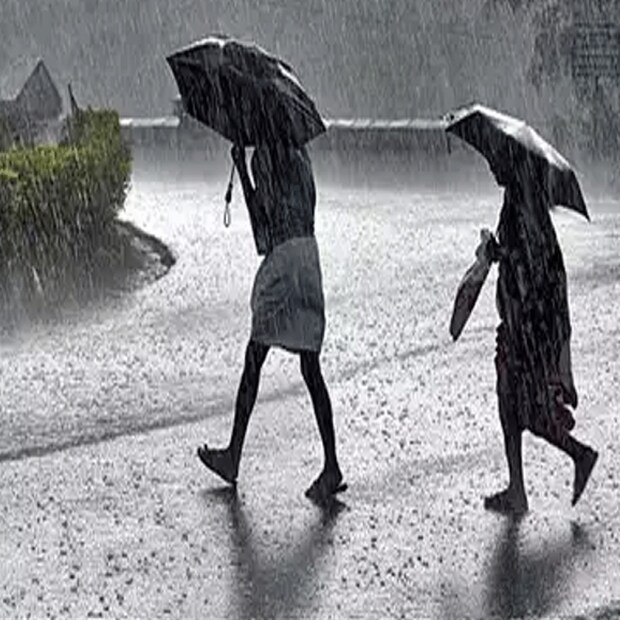 রবিবার, ২৯ জুন কেরলে পৌঁছে যায় দক্ষিণ–পশ্চিম মৌসুমী বায়ু। এমনিতে ১ জুন কেরলে ঢোকে সে। স্বাভাবিকভাবেই প্রশ্ন ওঠে, তবে কি এবার বঙ্গেও নির্ধারিত সময়ের আগেই বর্ষা আসছে?