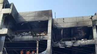 পুড়ে কালো হয়ে যাওয়া বাড়িতে অবশিষ্ট নেই কিছুই