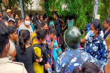 বৃষ্টিতেই নার্সিং চাকরিপ্রার্থীদের বিক্ষোভ, স্বাস্থ্য ভবনের সামনে ধুন্ধুমার! বৃষ্টিতেই নার্সিং চাকরিপ্রার্থীদের বিক্ষোভ, স্বাস্থ্য ভবনের সামনে ধুন্ধুমার!