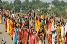 কলসে জল আনলেন এক হাজার মহিলা! প্রাণ পেলেন শিব ঠাকুর! পাণ্ডবেশ্বরে অবাক কাণ্ড ! কলসে জল আনলেন এক হাজার মহিলা! প্রাণ পেলেন শিব ঠাকুর! পাণ্ডবেশ্বরে অবাক কাণ্ড !