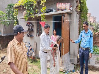 Paschim Bardhaman: Police returned old woman to her family