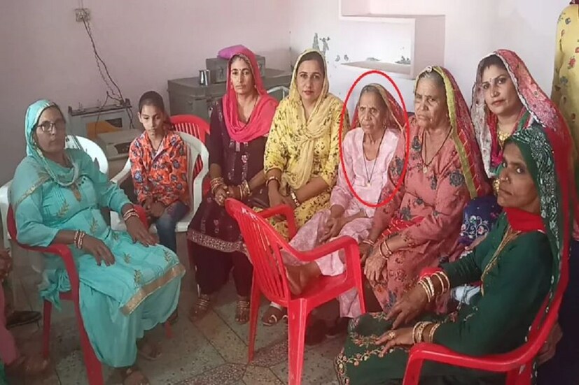 ৮০ বছরের বৃদ্ধা চাবলী দেবীর কোনও সন্তান নেই৷ তাঁর স্বামী মনিরাম ঢাকা-র কাছে ২১ একর জমি ছিল৷ নিজেদের সন্তান না হওয়ায় তিনি নিজের ভাসুরের ছেলের নামে ৯ একর জমি দিয়ে দেন৷ তিনি এখন হিসারে থাকেন৷ চাবলী দেবী নিজের বাকি ১২ একর জমি আত্মীয়দের মধ্যে ভাগ করে দেওয়ার কথা বললে তাঁদের পরামর্শ মতো তিনি সেই বিশাল জমি গোশালায় দান করে দেন৷