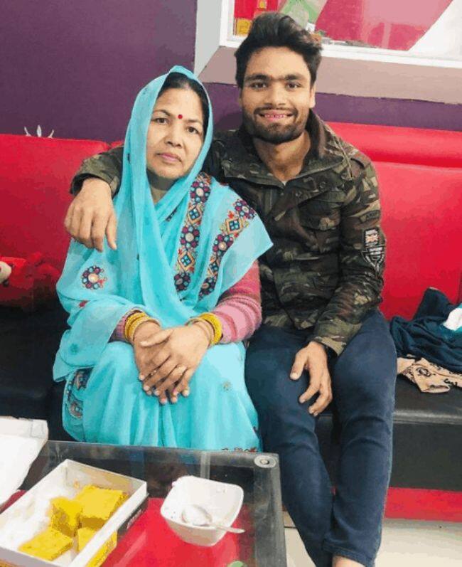 মায়ের সঙ্গে রিঙ্কু সিং