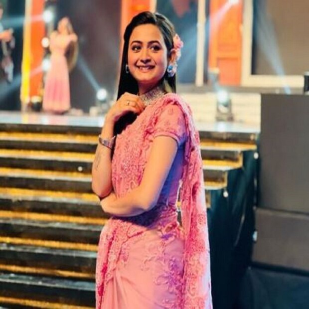 ‘আমি সিরাজের বেগম’-এর ‘লুৎফা’ টেলিভিশনের জনপ্রিয় মুখ। প্রাথমিকভাবে জানা গিয়েছে লিভ ইন সম্পর্কে গড়ফার আবাসনে বয়ফ্রেন্ডের সঙ্গে থাকতেন পল্লবী। ঘটনার পর পল্লবীর পরিবারের ইঙ্গিত, ‘হয়তো খুনই করা হয়েছে ওকে। 