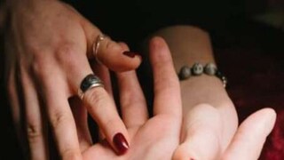 হাতের তালুর এই চিহ্নটিই বলে দেয় আমরা বিত্তবান হব কি না; দেখুন তো একবার মিলিয়ে! হাতের তালুর এই চিহ্নটিই বলে দেয় আমরা বিত্তবান হব কি না; দেখুন তো একবার মিলিয়ে!