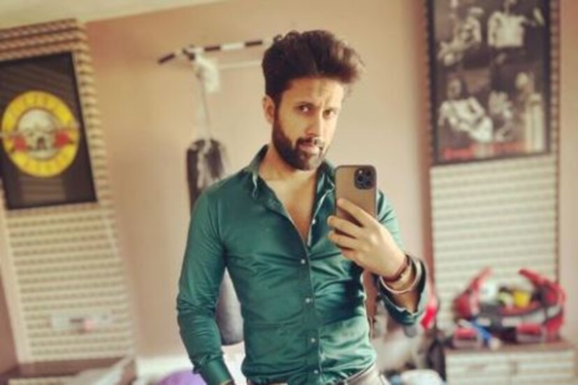 নুসরতের সঙ্গে সম্পর্ক অতীত হয়েছে বহুদিন আগেই। নতুন সংসারে ভাল আছেন নুসরত। আর এবার নতুন পথে হাঁটা শুরু করেছেন নিখিলও। টলি পাড়ায় কান পাতলে শোনা যাচ্ছে, তাঁর এই নতুন পছে হাঁটার সঙ্গী হলেন অভিনেত্রী সৌরসেনী মৈত্র। 
