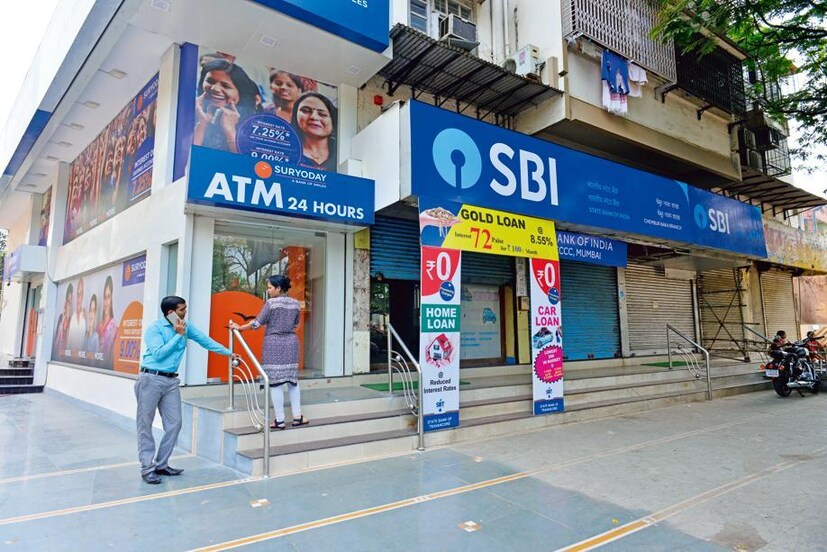ব্যাঙ্কের সঙ্গে কথা বলে এটিএম ফ্রাঞ্চাইজি (ATM Franchise) নিলে বাড়িতে বসেই মোটা টাকা রোজগার করা যেতে পারে ৷ প্রতীকী ছবি ৷