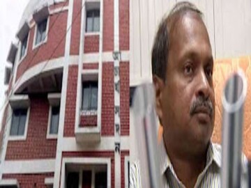 পদত্যাগ সিদ্ধার্থ মজুমদারের
