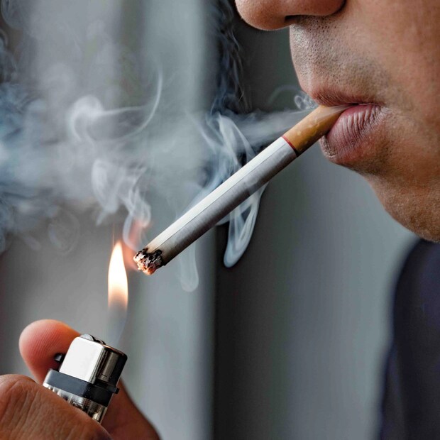 World No Tobacco Day 2022: তামাক সেবনের বিপদ সম্পর্কে সচেতনতা ছড়িয়ে দিতে ৩১ মে বিশ্ব তামাকবিরোধী দিবস পালন করা হয়। সরকার তামাকের নেশা রোধে বিভিন্ন প্রচারাভিযান চালিয়েছে এবং তা এখনও জারি রয়েছে। শ্বাসযন্ত্রকে প্রভাবিত করার পাশাপাশি তামাক আপনার যৌন স্বাস্থ্যকেও প্রভাবিত করতে পারে। এক নজরে দেখে নেওয়া যাক ধূমপান আপনার যৌনজীবনকে কীভাবে প্রভাবিত করতে পারে