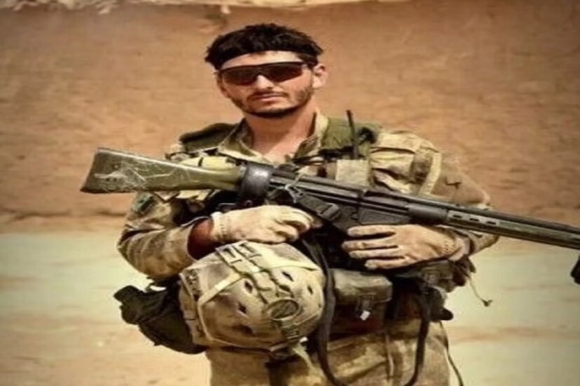 বিশ্বের 'ভয়ঙ্করতম' স্নাইপার (Worlds Deadliest Sniper) 'ওয়ালি' স্বেচ্ছাসেবক হিসেবে রাশিয়ার সেনাদের বিরুদ্ধে লড়াই করতে ইউক্রেন পৌঁছে গিয়েছিলেন। 'ওয়ালি' নামে পরিচিত এই স্নাইপার ২০১৫ সালে নিজে থেকেই আইসিস-এর বিরুদ্ধে লড়াই করতে ইরাক গিয়েছিলেন। কিন্তু এবার ইউক্রেন ছেড়ে ফের নিজের দেশ, কানাডার ফিরে গেলেন তিনি।
