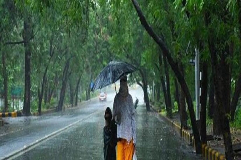 আগামী ৪৮ ঘণ্টায় কালবৈশাখীর সম্ভাবনা কলকাতা। শুধু কলকাতা নয়, দক্ষিণবঙ্গেও বাড়ছে কালবৈশাখীর সম্ভাবনা। সপ্তাহান্তে বাড়তে পারে বৃষ্টির পরিমাণ। বজ্রবিদ্যুৎ-সহ হালকা মাঝারি বৃষ্টির সঙ্গে ঝোড়ো হাওয়া। উত্তরবঙ্গে বৃষ্টির পরিমাণ ও ব্যাপকতা কমলেও বৃষ্টি চলবে। ভারী বৃষ্টি কোচবিহার এবং আলিপুরদুয়ারে। উত্তরবঙ্গের বাকি জেলায় বজ্রবিদ্যুৎ-সহ হালকা থেকে মাঝারি বৃষ্টির পূর্বাভাস।