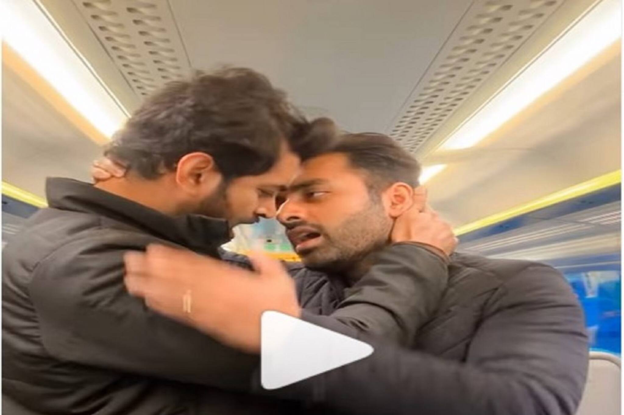 ওমকে জড়িয়ে ঠোঁট ঠাসা চুমু অঙ্কুশের! অবাক ঐন্দ্রিলা-মিমি! সমকামের ভিডিও ভাইরাল