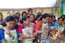 গ্যাসের দাম হাজার টাকা পার! উনুন জ্বালাবেন কীভাবে, শেখাচ্ছে তৃণমূল মহিলা কংগ্রেস
