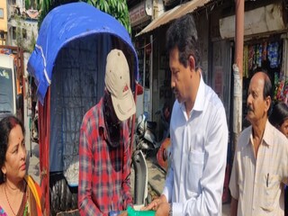 রাজীব বন্দ্যোপাধ্যায়ের নেতৃত্বে চলছে খাবার বিতরণ