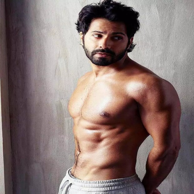 ডাবের জল: গরমকালে ডাবের জল পেট ঠান্ডা করে। ত্বকের যত্নেও এর জুড়ি নেই। তবে শুধু গরমকাল নয়, ত্বককে হাইড্রেটেড রাখতে সারা বছরই ডাবের জলে ভরসা রাখেন বরুণ।