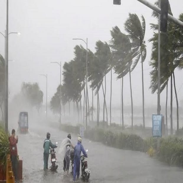 দক্ষিণবঙ্গের উপকূলের জেলা ও উড়িষ্যা সংলগ্ন জেলা গুলিতে রবিবার থেকে বৃষ্টি কিছুটা বাড়তে পারে। ওড়িশা সংলগ্ন উপকূলে ঘূর্ণাবর্ত নিম্নচাপে পরিণত হতে পারে আগামী সপ্তাহে। তার জেরেই দক্ষিণবঙ্গের একাংশে বৃষ্টি কিছুটা বাড়তে পারে। প্রতিবেদন : বিশ্বজিৎ সাহা