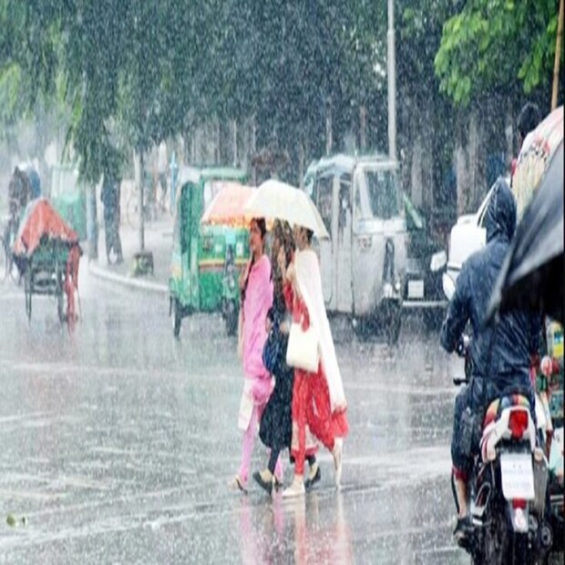 দক্ষিণ পশ্চিম মৌসুমি বায়ু আরো একটু সরে শিলিগুড়ি থেকে নেমে বালুরঘাট পর্যন্ত প্রভাব বিস্তার করেছে। এখনও উত্তরবঙ্গের মালদায় মৌসুমী বায়ুর প্রভাব এসে পৌঁছেছে। আগামী দুই থেকে তিন দিনের মধ্যে উত্তরবঙ্গের বাকি অংশ এবং দক্ষিণবঙ্গের প্রায় সর্বত্র ঢুকে পড়বে মৌসুমী বায়ু। একই সঙ্গে ওড়িশা, বিহার, ঝাড়খন্ড রাজ্যেও দক্ষিণ পশ্চিম মৌসুমি বায়ু প্রবেশের সম্ভাবনা।