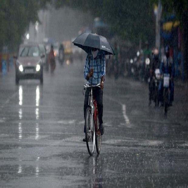 কলকাতায় আংশিক মেঘলা আকাশ থাকলেও বাড়বে আর্দ্রতা জনিত অস্বস্তি। বিকেল ও সন্ধ্যায় বজ্রবিদ্যুৎ সহ বৃষ্টির সামান্য সম্ভাবনা।