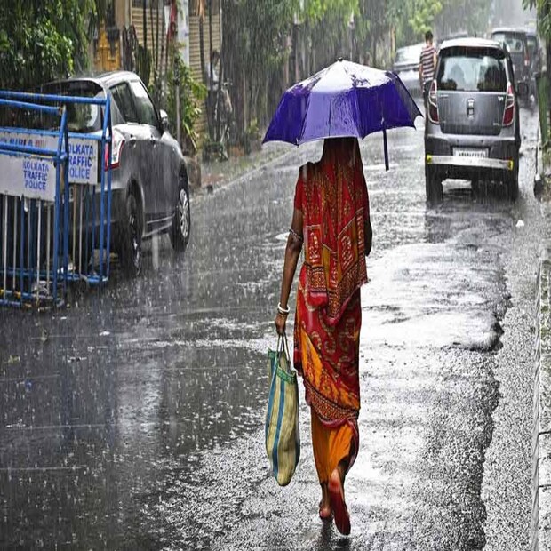 বুধবার ভারী বৃষ্টি হবে বিদর্ভেও।  দক্ষিণ ও পশ্চিম ভারতের রাজস্থান গোয়া কঙ্কণ গুজরাট মহারাষ্ট্র কেরালা কর্ণাটক তামিলনাড়ু পন্ডিচেরি তেলেঙ্গানায় আগামী কয়েকদিন বৃষ্টির সম্ভাবনা। ১৬ তারিখ বৃহস্পতিবার রাজধানীর দিল্লিসহ পাঞ্জাব হরিয়ানা চন্ডিগড় ও উত্তরপ্রদেশে ভারী বৃষ্টির সম্ভাবনা।