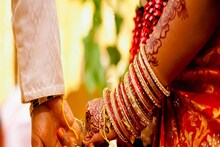 ১০৮ জোড়া দম্পতি! ২৮ জন পুরোহিত! ছাদনাতলায় তুমুল আয়োজন শিলিগুড়ির শালবাড়িতে...