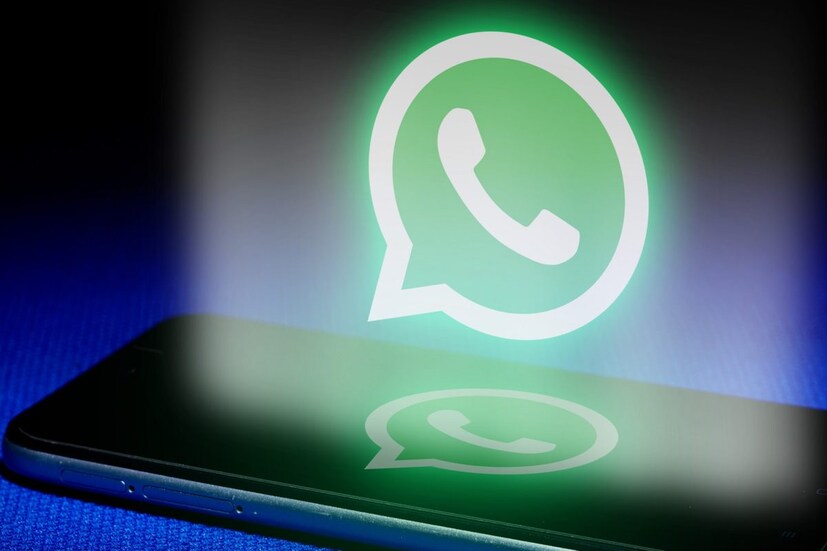এখন WhatsApp গ্রুপ থেকে কোনও সদস্য বেরিয়ে গেলে, WhatsApp এর তরফে সেই গ্রুপে একটি সিস্টেম জেনারেটেড নোটিফিকেশন আসে। গ্রুপের অন্য সব সদস্যই দেখতে পান কোনও একজন সদস্য গ্রুপ ছেড়েছেন। যেমন ধরা যাক, &quot;News18 Tech Has Left The Group।&quot; 