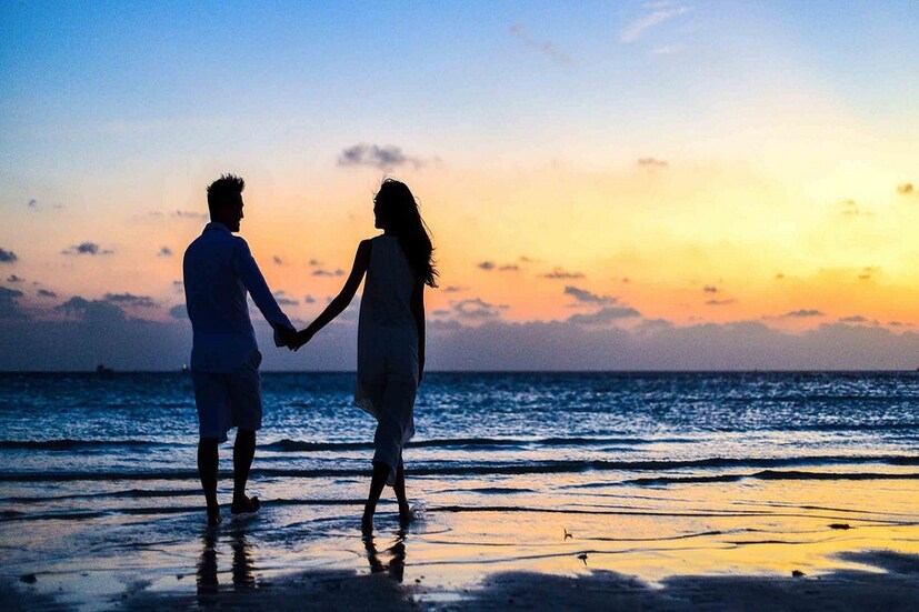 এখন প্রশ্ন হল, নানা ধরনের শরীরচর্চার অভ্যাস থাকা মহিলাদের মধ্যেই কেন পরকীয়ার প্রবণতা বেশি? গবেষণা বলছে, রোজ শরীরচর্চার অভ্যাস শুধু শারীরিক ভাবে নয় মানসিক ভাবেও উৎফুল্ল রাখে। রক্ত সঞ্চালন উন্নত করে। ভিতর থেকে শক্তি জোগায়। প্রতীকী ছবি। 