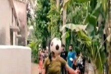ফুটবল নিয়ে জাগলিং! দেখুন বিপাশার জাদু