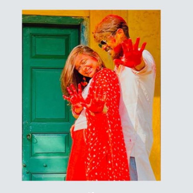 শনিবার রাত ৩টে পর্যন্ত সোশ্যাল মিডিয়ায় অনলাইন ছিলেন পল্লবী। সোশ্যাল মিডিয়া স্টোরিতে পোস্টন করে বয়ফ্রেন্ডের সঙ্গে পাটুলিতে আড্ডার ছবি, দাবি সহ কর্মীদের।