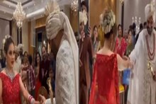 বিয়ের মণ্ডপে কনের রাজকীয় প্রবেশ! নিজেকে সামলাতে না পেরে সবার সামনে বরের চুমু