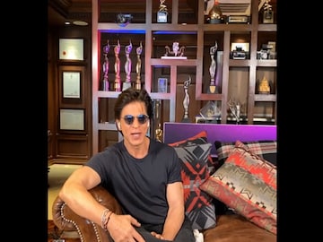 Shah Rukh Khan Live