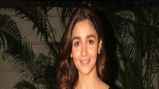 আলিয়া নিরামিষাসী এবং ওজন নিয়ন্ত্রণে রাখতে ভরসা করেন দক্ষিণী খাবারের উপরে। কারণ এই খাবার যেমন সুস্বাদু, তেমনই ক্যালরি কম, আবার প্রোটিন সমৃদ্ধ। তবে আলিয়া কয়েকটি বিশেষ রেসিপি পছন্দ করেন। আলিয়া নিরামিষাসী এবং ওজন নিয়ন্ত্রণে রাখতে ভরসা করেন দক্ষিণী খাবারের উপরে। কারণ এই খাবার যেমন সুস্বাদু, তেমনই ক্যালরি কম, আবার প্রোটিন সমৃদ্ধ। তবে আলিয়া কয়েকটি বিশেষ রেসিপি পছন্দ করেন।