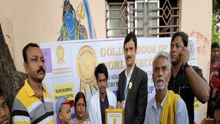 India Book of World Record: tea seller stays under water for 6 lng hours without oxygen 