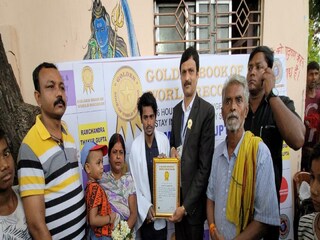 India Book of World Record: tea seller stays under water for 6 lng hours without oxygen 