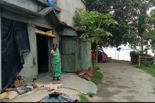 গঙ্গা ভাঙ্গনের জেরে ভিটেমাটি হারানোর আশঙ্কা স্থানীয় বাসিন্দাদের গঙ্গা ভাঙ্গনের জেরে ভিটেমাটি হারানোর আশঙ্কা স্থানীয় বাসিন্দাদের