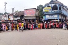 উচ্চমাধ্যমিক পরীক্ষায় পাশ করানোর দাবিতে কামাখ্যাগুড়িতে পথ অবরোধ পড়ুয়াদের
