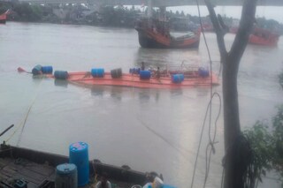 নামখানায় ডুবন্ত ট্রলার