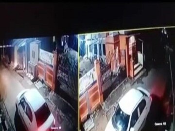 Thief comes with car and steals pranami box