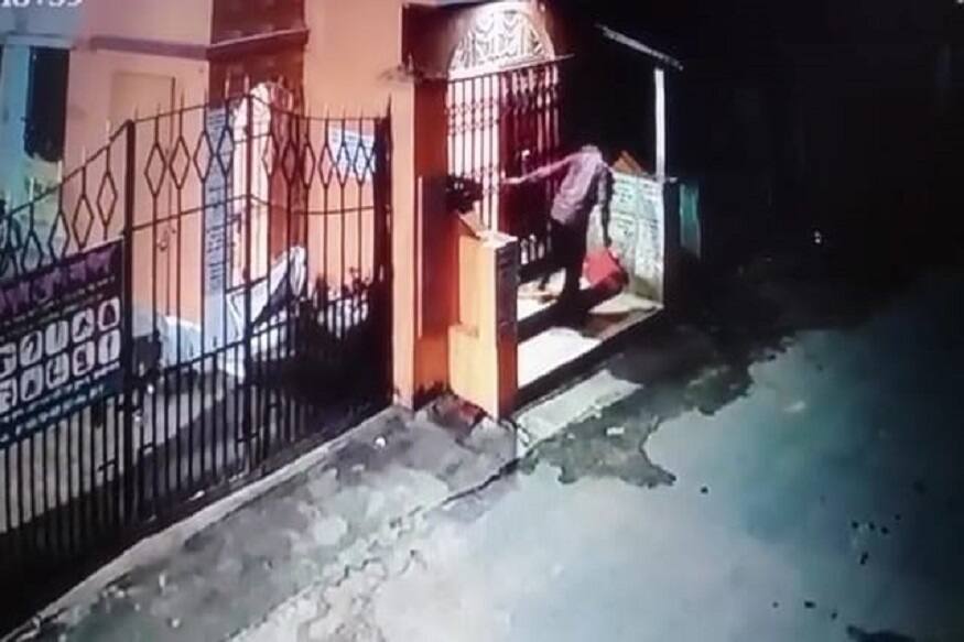 Thief comes with car and steals pranami box