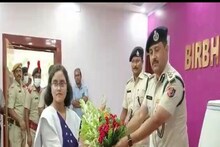 উচ্চমাধ্যমিকে কৃতি সন্তানদের সংবর্ধনা দিলেন তাদের মা-বাবারা, সৌজন্য বীরভূম পুলিশ
