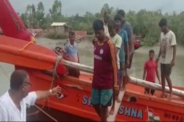 ফিরছেন