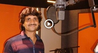 গোধূলী বেলা মিউজিক সংস্থার স্টুডিওতে মিলন কুমার 