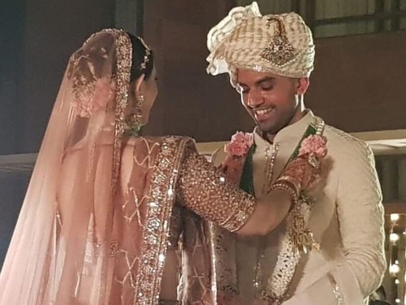 দীপক চাহারের ভাই রাহুল চাহার দাদার বিয়ের ছবি শেয়ার করেছেন।