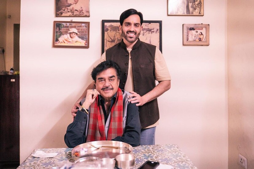 আজ লাভের জন্মদিন। তাই গোটা পরিবার জুড়ে আজ উৎসবের আমেজ। 