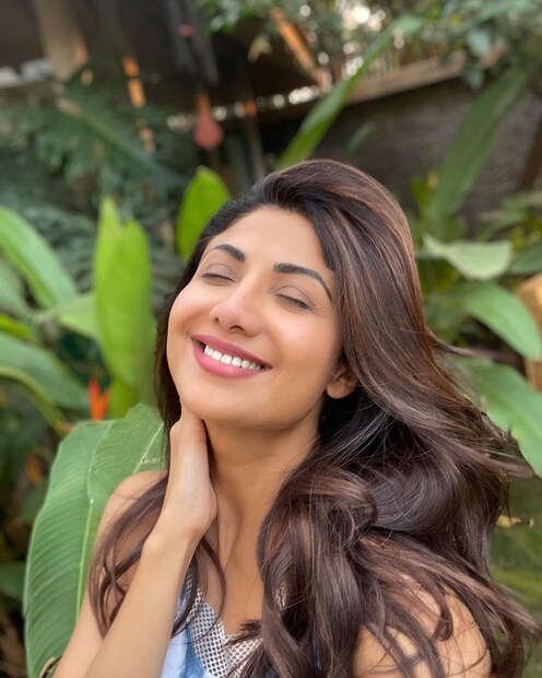 দিনের শুরুতে তাঁর ঝলমলে হাসি মন ভাল করে দেয় অনুরাগীদের