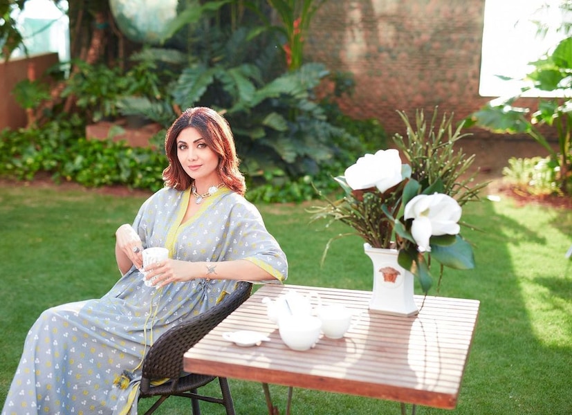 বৈকালিক চায়ের আসরে আমেজের তুঙ্গে শিল্পা