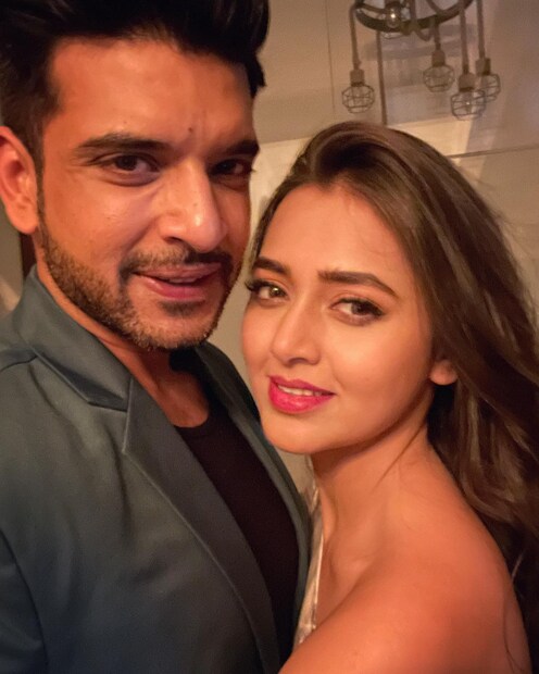‘নাগিন’-এর সেটে তেজস্বীর সঙ্গে নিজস্বী করণের